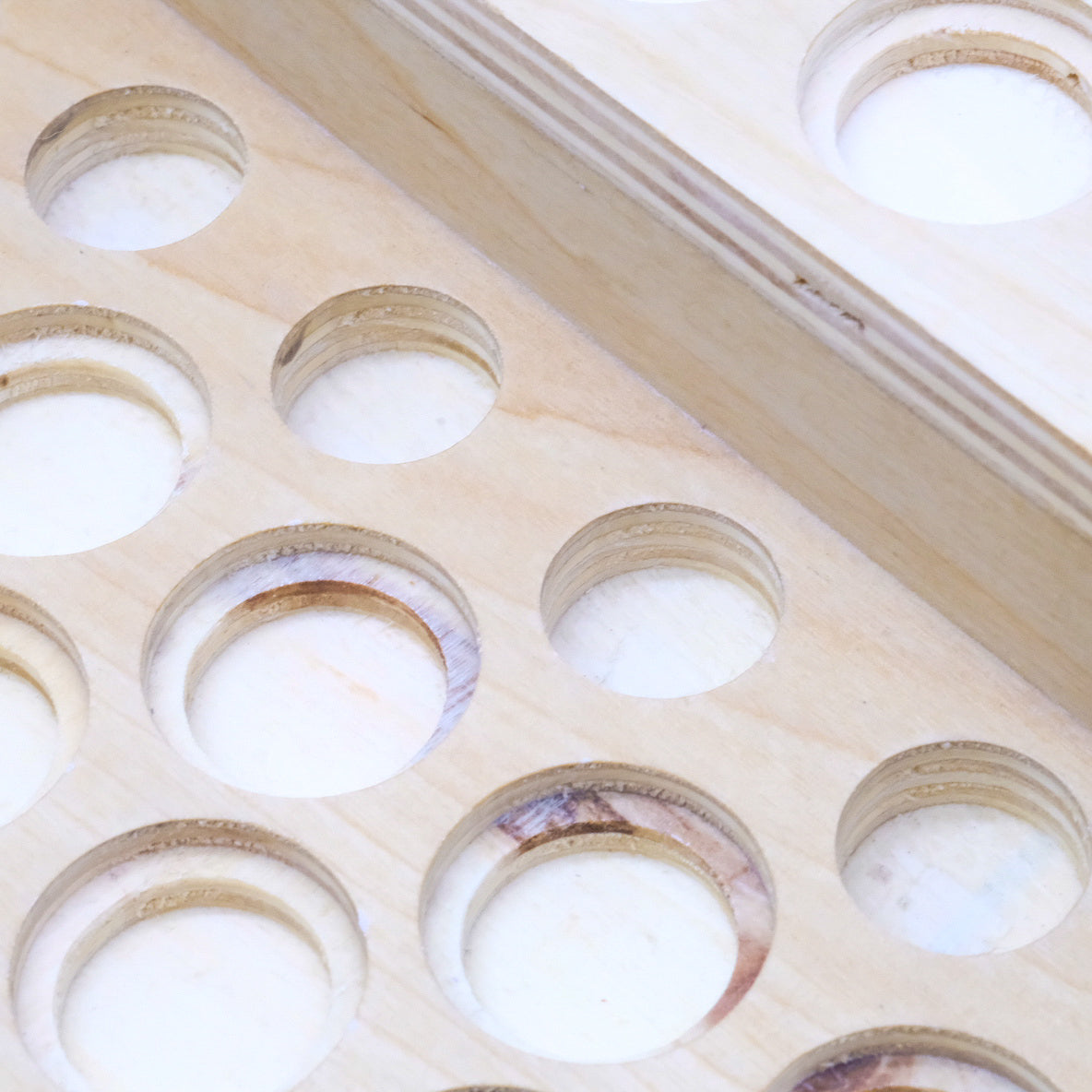 Présentoir en bois pour 147 huiles essentielles - USAGÉ