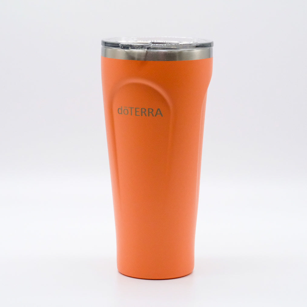 Bouteille isotherme orange doTERRA avec couvercle transparent et rebord en acier inoxydable.