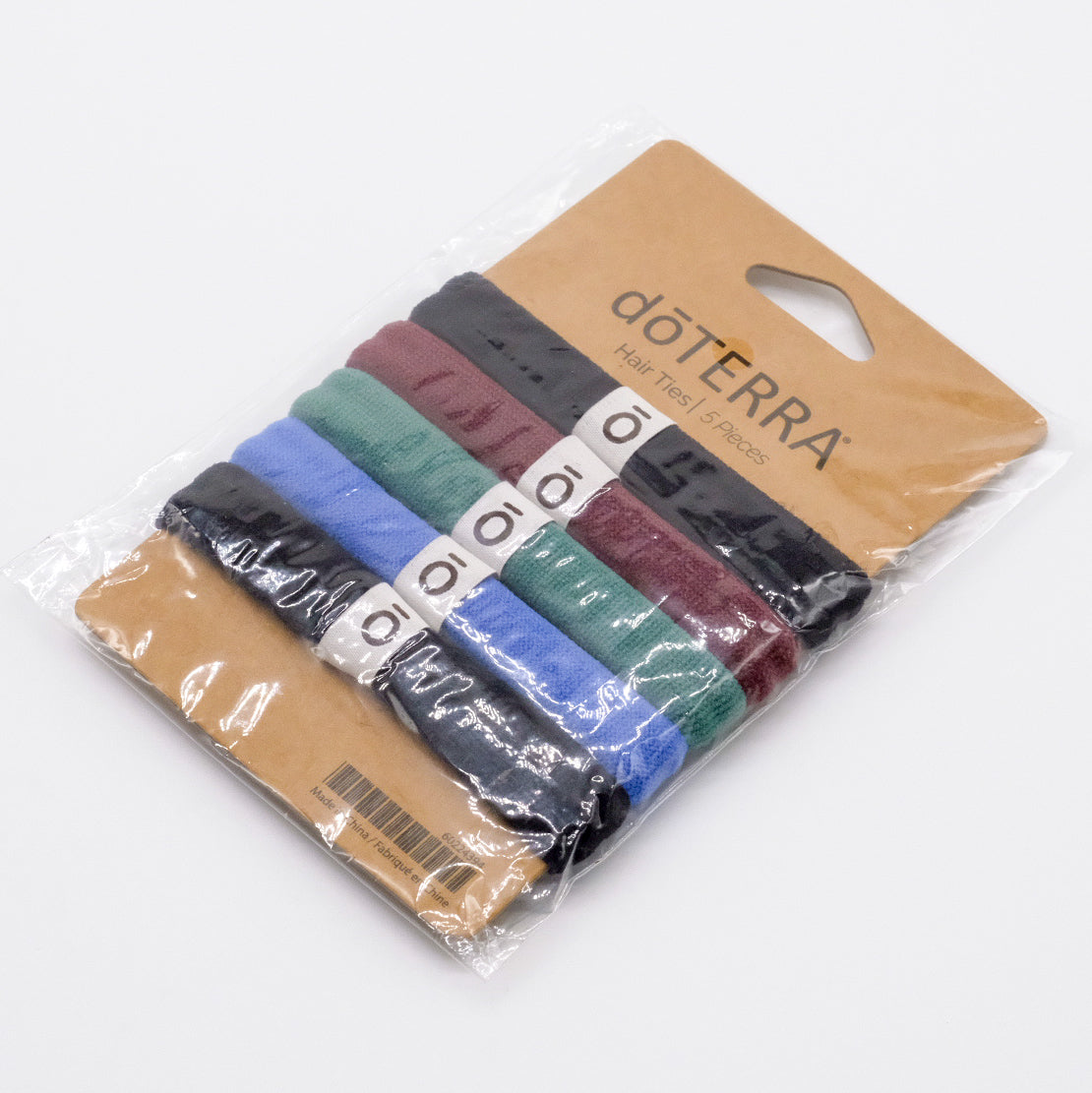 Ensemble de 5 élastiques à cheveux doTERRA multicolores, présenté dans son emballage transparent.