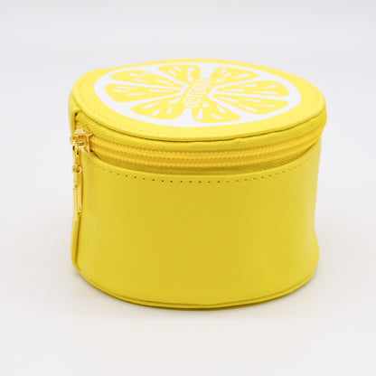 Étui rond jaune doTERRA vu de face, avec fermeture éclair dorée et motif de tranche de citron sur le dessus.