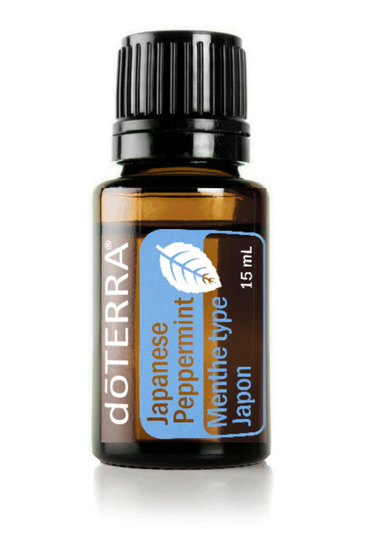 Huile de Menthe poivrée du Japon doTERRA 15 ml, flacon ambré avec étiquette bleu pâle et bouchon noir.