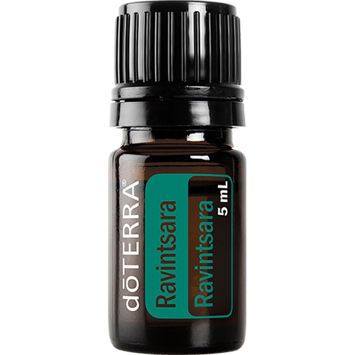 Huile de Ravintsara doTERRA 5 ml, petit flacon ambré avec étiquette brun foncé et turquoise, et bouchon noir.